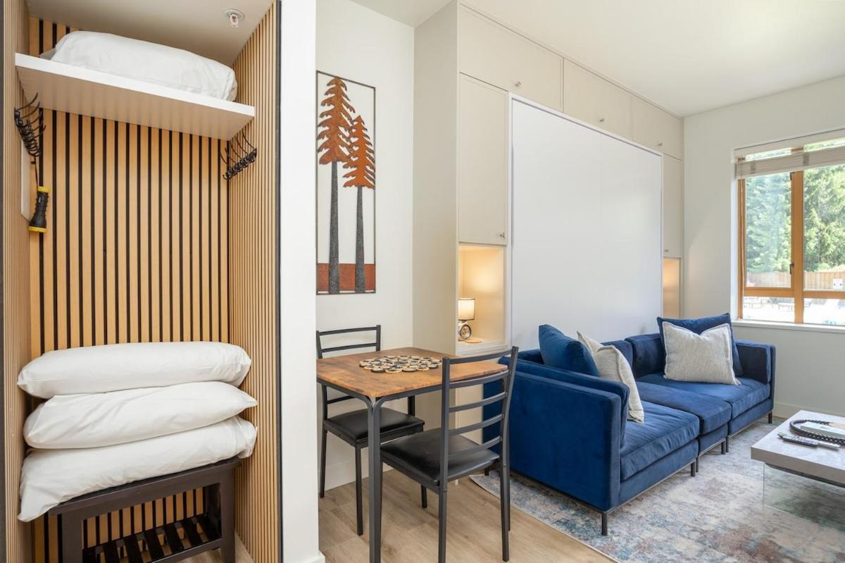 Newly Renovated King Bed In The Village Holiday home Whistler