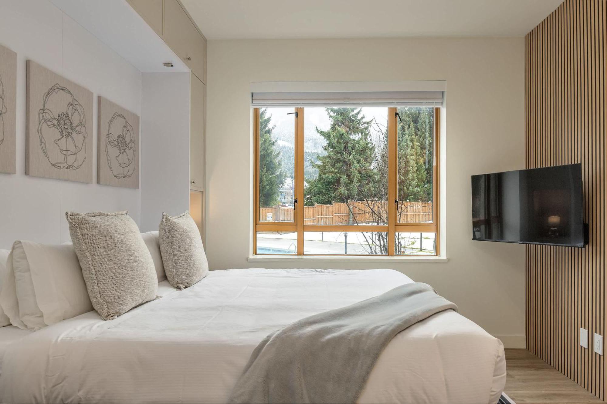 Newly Renovated King Bed In The Village * Whistler